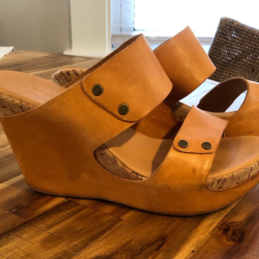 Korkease leather slide